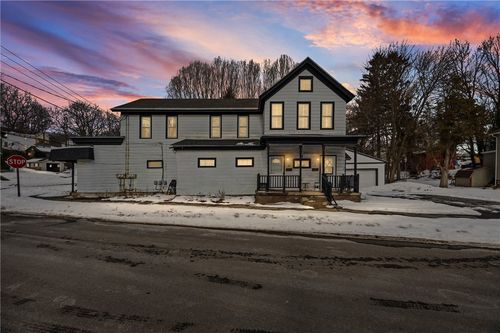 1 Sisson St, Lyons, NY, 14489-1027 | Card Image