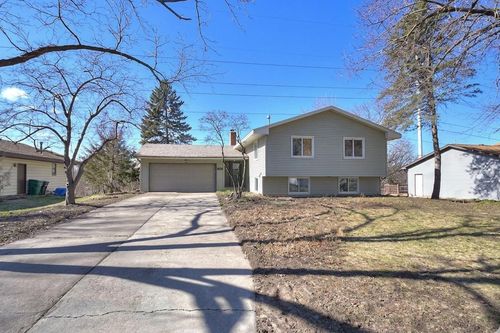 747 Terrace Dr, Roseville, MN, 55113-2157 | Card Image