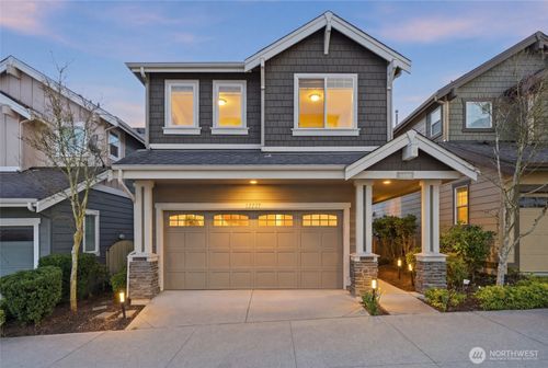 1757 9th Ct Ne, Issaquah, WA, 98029-7412 | Card Image