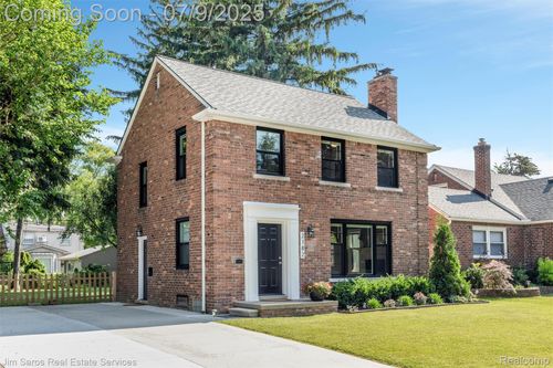 2182 Hawthorne Rd, Grosse Pointe Woods, MI, 48236-1434 | Card Image