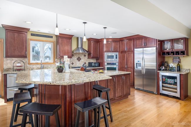 1813 Longboat Dr, House other with 3 bedrooms, 3 bathrooms and 2 parking in Elk Grove Village IL | Image 4