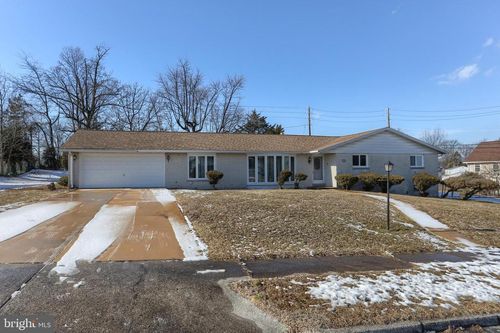 300 Eddington Ave, HARRISBURG, PA, 17111-3523 | Card Image