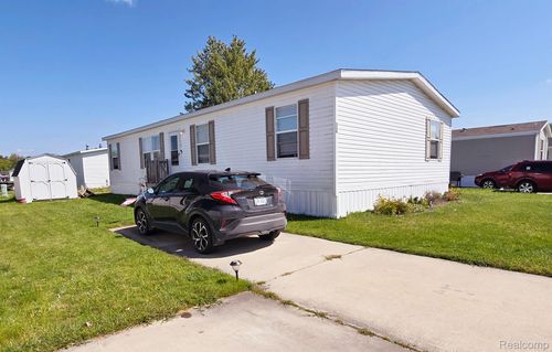 528 Elmwood Ln, Columbus, MI, 48063-3743 | Card Image