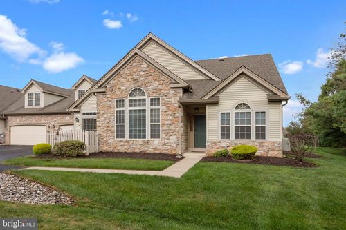 61 Legacy Oaks Dr, RICHBORO, PA, 18954-2202 | Card Image