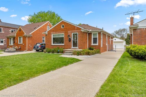 8483 Riverdale St, Dearborn Heights, MI, 48127-1513 | Card Image