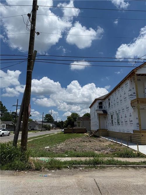 2145 Piety Street, New Orleans, LA, 70117 | Card Image