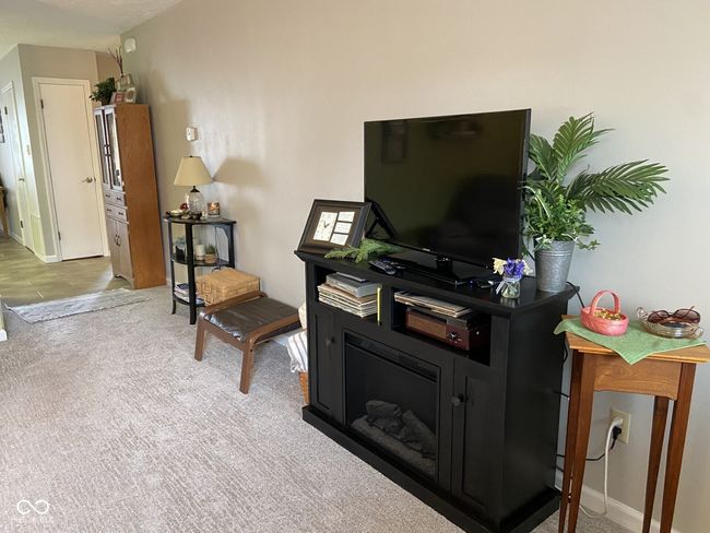 2715 Prosperity Dr, Condo with 2 bedrooms, 1 bathrooms and null parking in Columbus IN | Image 5