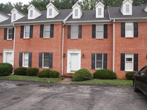 822 Wayne Ave Ne, Abingdon, VA, 24210-3909 | Card Image
