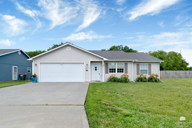221 Hackberry Ave, House other with 3 bedrooms, 2 bathrooms and null parking in Manhattan KS | Image 24