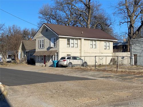 102 W 11th St, Caruthersville, MO, 63830-1811 | Card Image
