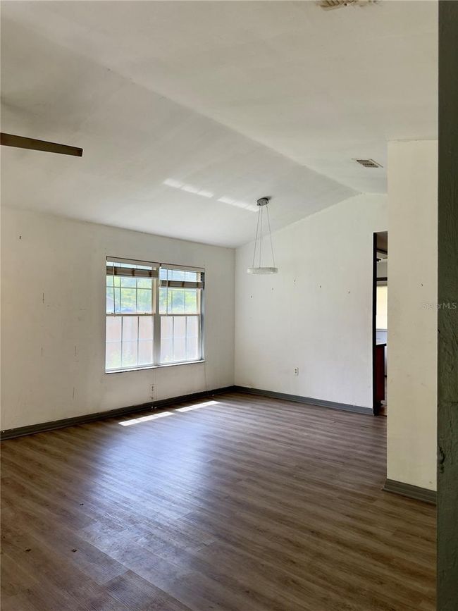 Living Room/Dining Area | Image 13