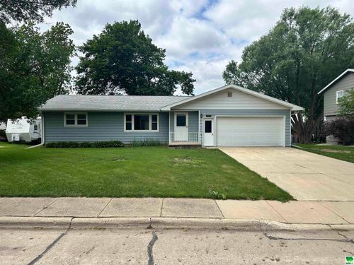 1215 3rd Ave Sw, Le Mars, IA, 51031-2715 | Card Image