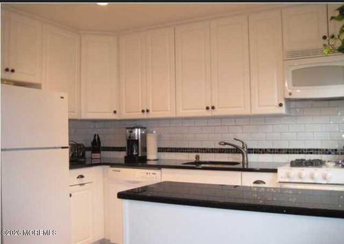 1305-139 Manor Drive, Red Bank, NJ, 07701 | Card Image