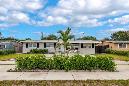 200 Sw 69th Ter, Pembroke Pines, FL, 33023-1160 | Card Image