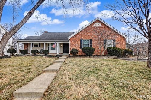 33 Carriage Way W, Saint Peters, MO, 63376-2323 | Card Image