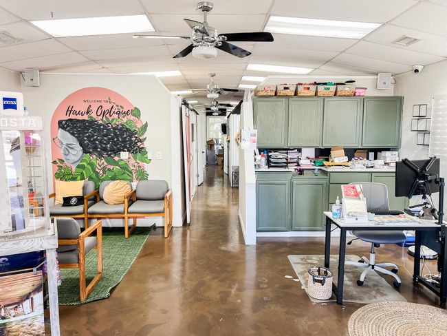 Kitchen with ceiling fan, concrete floors, a paneled ceiling, and green cabinetry | Image 8