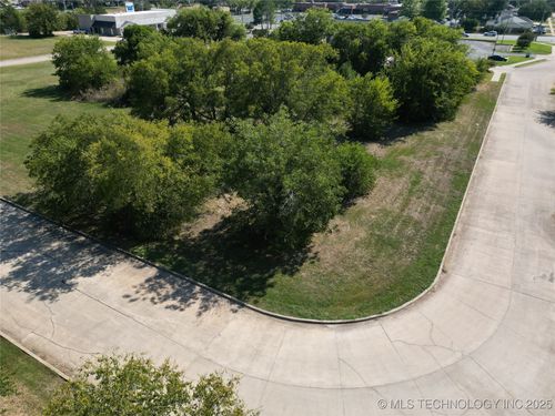 1409 Brookview Dr, Ardmore, OK, 73401-1220 | Card Image