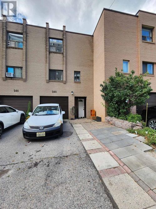 82-203 Lotherton Pathway, Toronto (Yorkdale-Glen Park), ON, M6B2G6 | Card Image