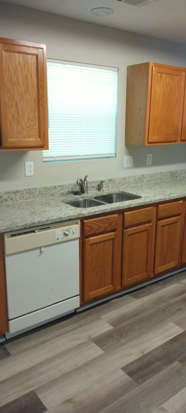 5696 Windfall Ln, Townhouse with 2 bedrooms, 3 bathrooms and 1 parking in Lithonia GA | Image 7