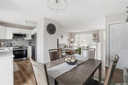 911 Dorothy St, Regina, SK, S4X1E2 | Card Image