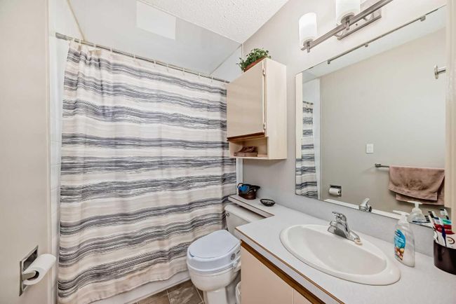 3816 Dover Ridge Drive Se, Home with 3 bedrooms, 1 bathrooms and 2 parking in Calgary AB | Image 21