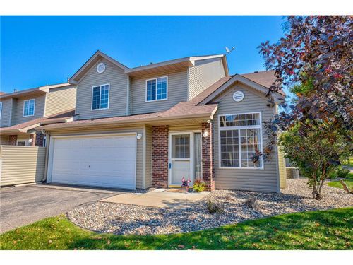 2410 Oakridge Cir, Hudson, WI, 54016-9135 | Card Image
