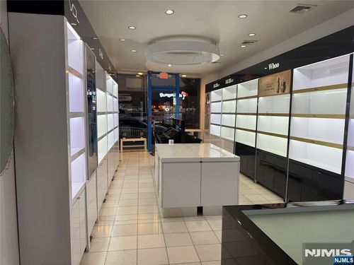 257 Broad Ave, Palisades Park, NJ, 07650-1585 | Card Image