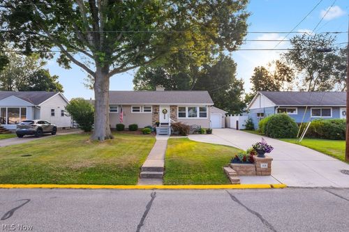 418 Dodge Ave, Williamstown, WV, 26187-1527 | Card Image