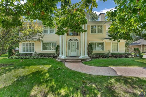 2 Sw Westboro Pl, Topeka, KS, 66604-1679 | Card Image