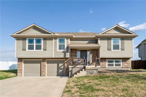 12204 E 214th St, Peculiar, MO, 64078-8324 | Card Image