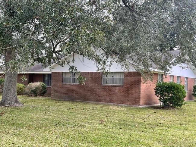 2453 Roy Rd, Home with 3 bedrooms, 2 bathrooms and 2 parking in Pearland TX | Image 4