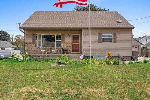 729 Woodlawn Drive, Manitowoc, WI, 54220 | Card Image