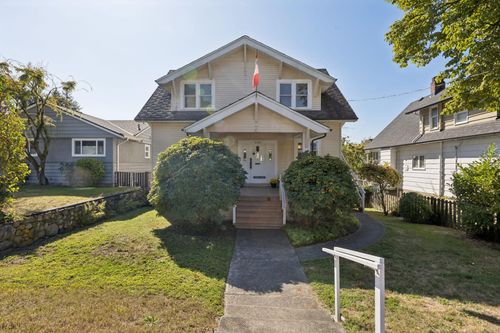 443 E 7th Street, North Vancouver, BC, V7L1S1 | Card Image