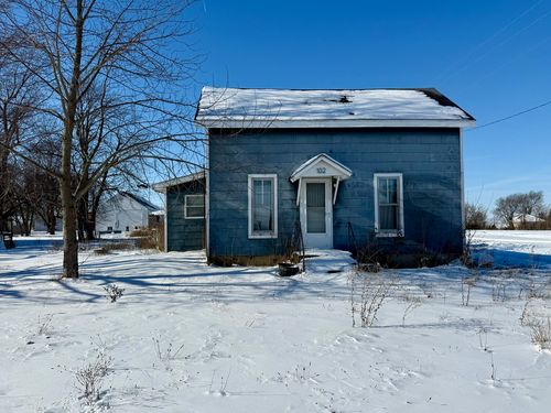 102 East St, Penfield, IL, 61862-8417 | Card Image
