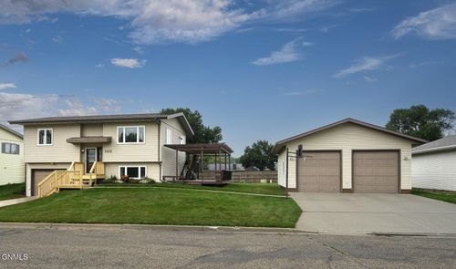 1113 Chestnut Ln, Beulah, ND, 58523-6426 | Card Image