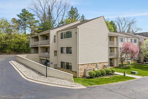 300-3805 Lone Pine Rd, West Bloomfield, MI, 48323-2912 | Card Image