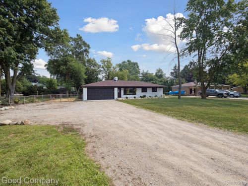 60942 Campground Rd, Washington Twp, MI, 48094-2119 | Card Image