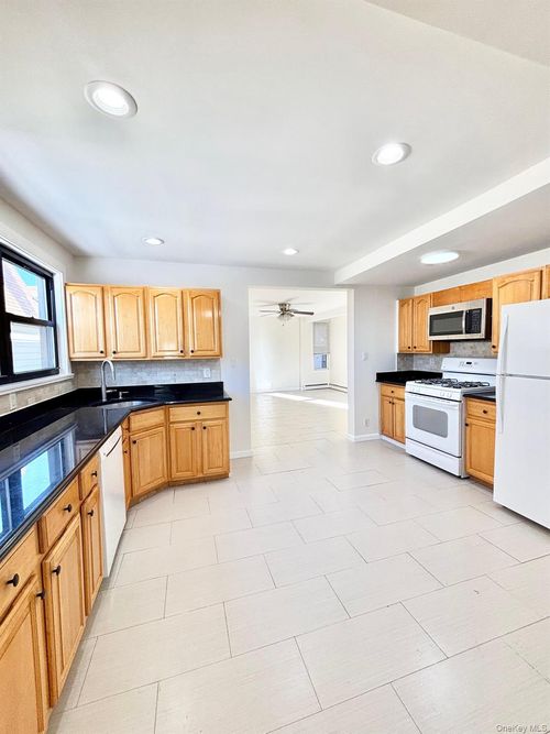 487 5th Ave, Cedarhurst, NY, 11516-1500 | Card Image