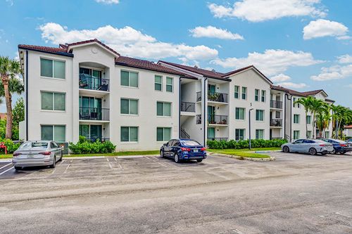 521-521 Villa Cir, Boynton Beach, FL, 33435-8912 | Card Image