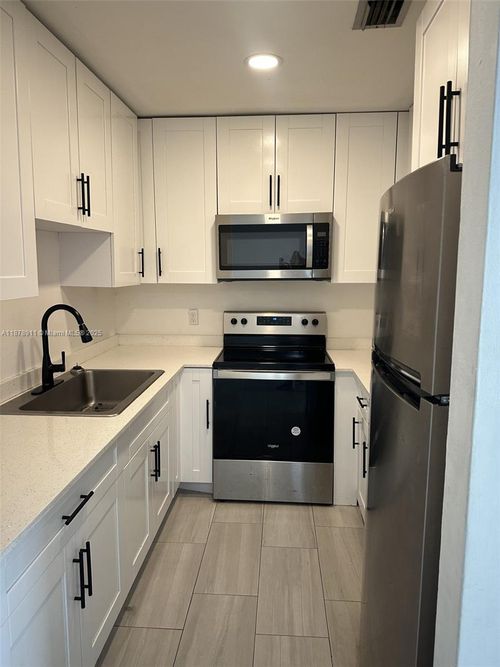 apt-301-1490 W 42nd Pl, Hialeah, FL, 33012-7602 | Card Image