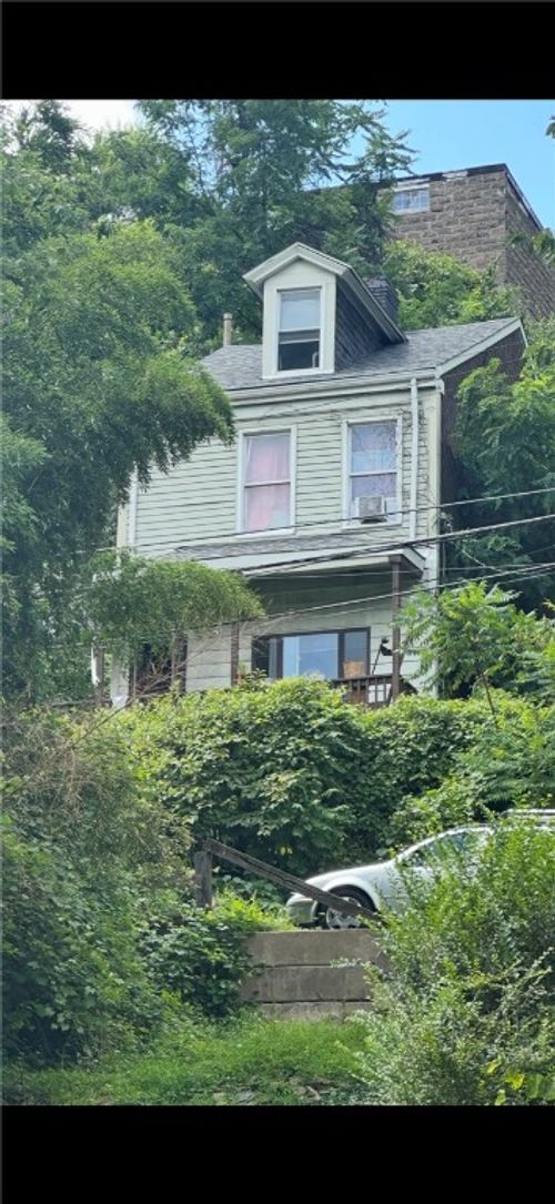 19 Mackey St, Oakland, PA, 15213-4217 | Card Image