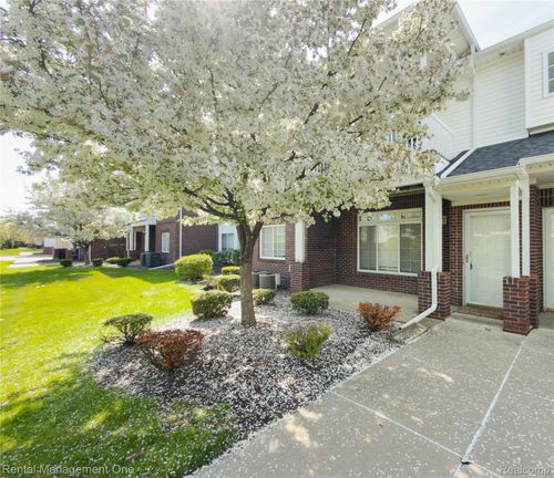 5637 Twin Oaks Dr, Sterling Heights, MI, 48314-3155 | Card Image
