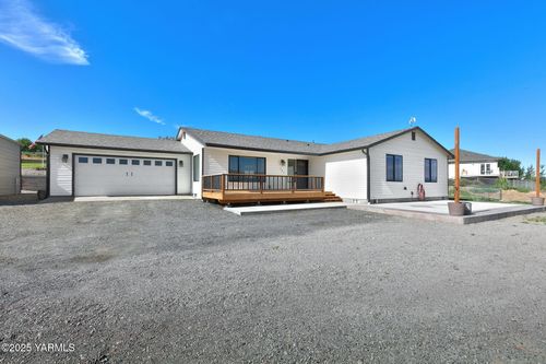 181 Perry Way, Yakima, WA, 98901-8363 | Card Image