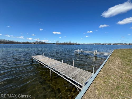 3482 Ponemah Dr, Fenton, MI, 48430-1393 | Card Image