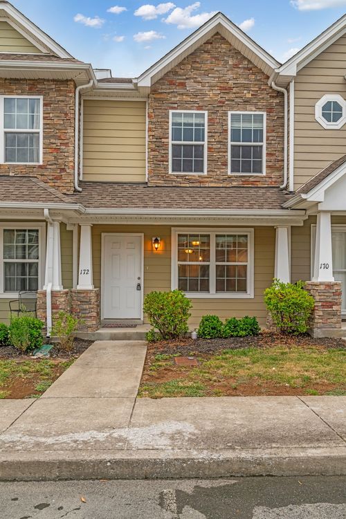 172 Cobblestone Place Dr, Goodlettsville, TN, 37072-8489 | Card Image