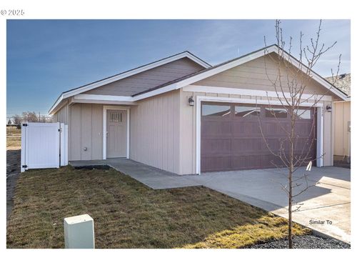 1083 Ne Emerald Dr, Hermiston, OR, 97838 | Card Image