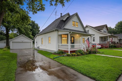 288 W Randolph St, Marengo, IA, 52301-1342 | Card Image