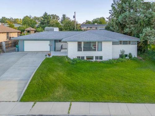 2923 W Canal Dr, Kennewick, WA, 99336-2439 | Card Image