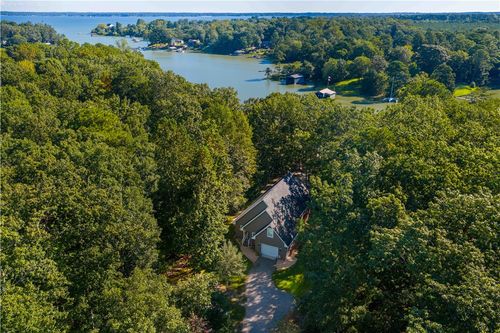 842 Robinson Ln, Topping, VA, 23169-2253 | Card Image