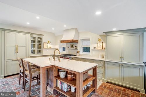 7153 Main St, Clifton, VA, 20124-1714 | Card Image